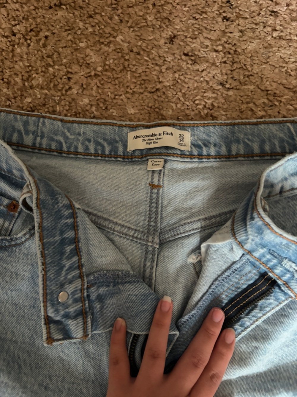 Abercrombie & Fitch Mom Short curve love!